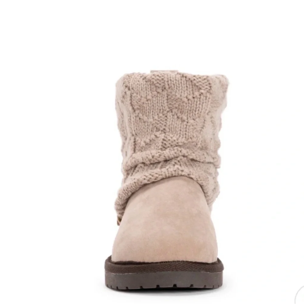 Muk Luks‎ Essentials Women Boots 6W Beige Knit Winter Suede Water Resistant Cozy